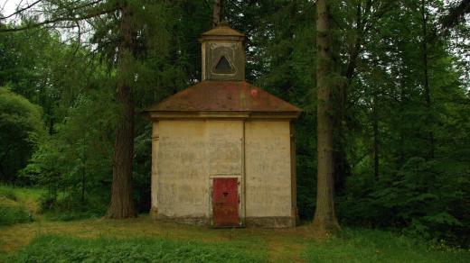 Kaple Nejsvětější Trojice u Ostružna byla součástí někdejšího lázeňského areálu  Foto Vlaďka Widová - kopie.JPG