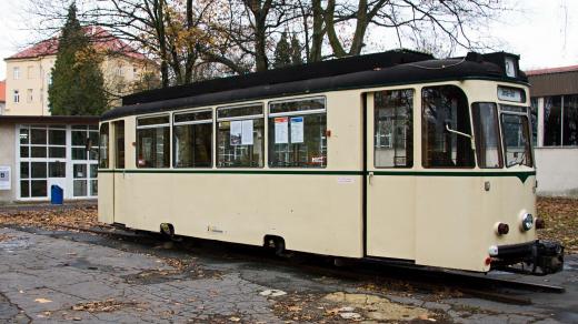 Historická tramvaj před novým pavilonem B