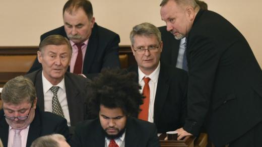 Poslanci zvolili do čela mandátového výboru, který bude posuzovat vydání či nevydání předsedy ANO k trestnímu stíhání, tvrdého komunistu Stanislava Grospiče