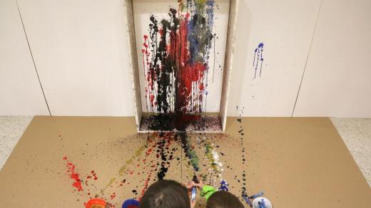 V Národní galerii je stříkání barvy na zeď dovoleno