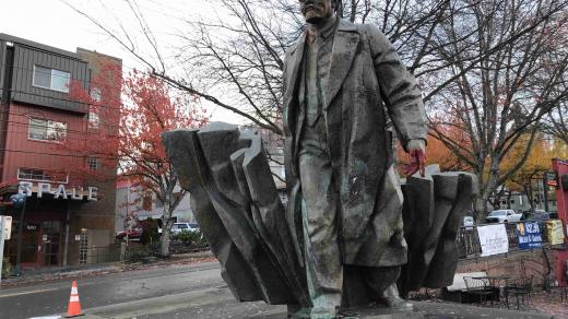 Socha Vladimira Iljiče Lenina v recesistické čtvrti Fremont v americkém Seattlu