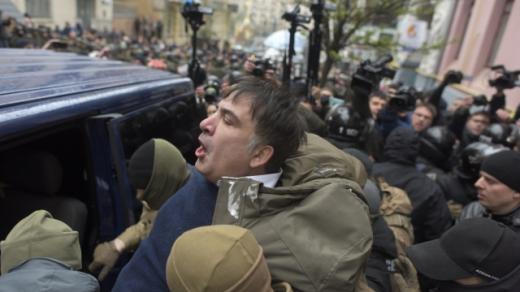 Ukrajinská tajná policie SBU v Kyjevě zadržela bývalého gruzínského prezidenta a oděského gubernátora Michaila Saakšviliho