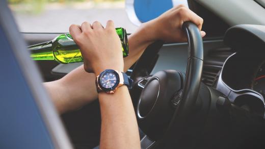 Alkohol za volantem - ilustrační foto