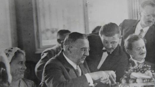 Setkání Antonína Čermáka se zástupci města na radnici v Kladně v roce 1932