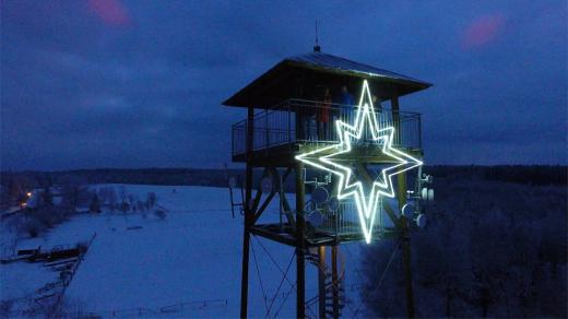 Vánoční hvězda na rozhledně Terezka v Pasekách září od začátku prosince