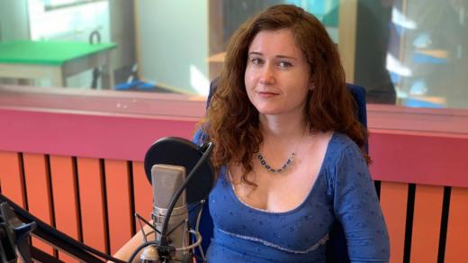 Eva Toulová ve studiu Českého rozhlasu Hradec Králové