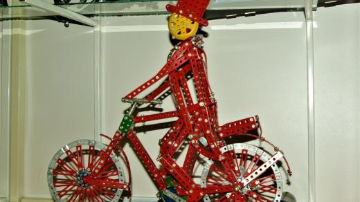 Merkurový cyklista v expozici poličského muzea