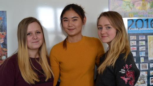 Jetaime (uprostřed), thajská studentka