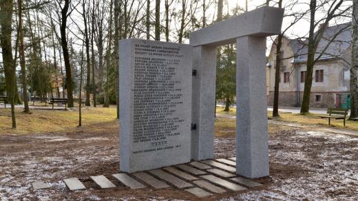 Památník obětem holocaustu v Suchdole nad Lužnicí