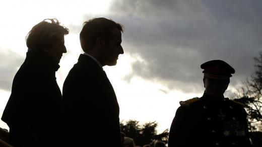 Francouzský prezident Macron s britskou premiérkou Mayovou v proslulé a prestižní vojenské akademii v Sandhurstu