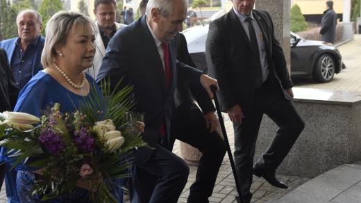 Prezident Miloš Zeman a jeho manželka Ivana přichází do TOP Hotelu Praha