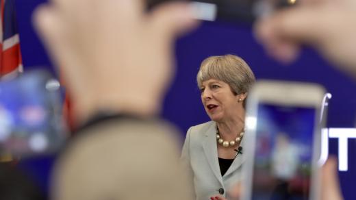 Britská premiérka Theresa Mayová se tento týden pokusila resuscitovat svůj kabinet