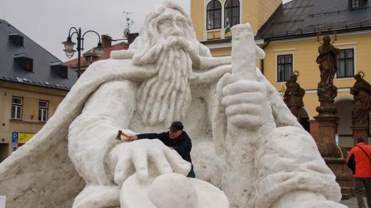 Jak dlouho bude Krakonoš hlídat jilemnické náměstí, záleží na rozmarech počasí