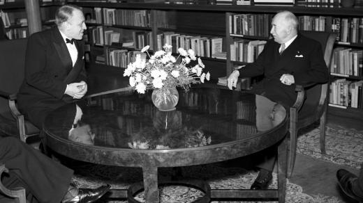 Sovětský velvyslanec v ČSR Valerian Alexandrovič Zorin navštívil prezidenta republiky Edvarda Beneše na Pražském hradě před odjezdem z republiky, prosinec 1947