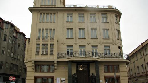 Zrekonstruovaná budova Galerie moderního umění na Velkém náměstí v Hradci Králové získala titul Stavba roku 2017