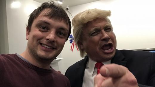 Selfie s prezidentem! Jan Kaliba potkal Donalda Trumpa v prodejně plynových krbů v americkém Marylandu