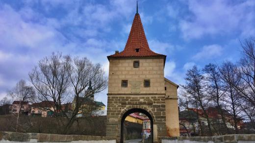Brána tvoří neopakovatelné panorama