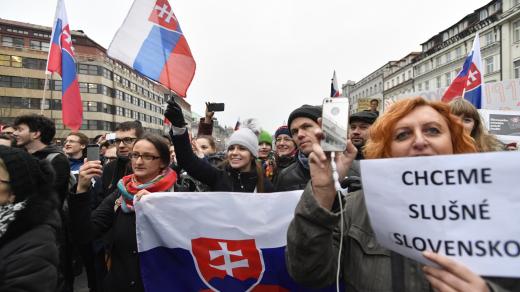 Protivládní demonstrace na Slovensku pokračují