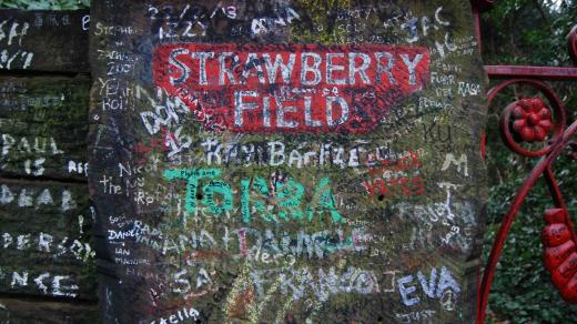 I ve Strawberry Field mají svoji malou „Lennonovu zeď“