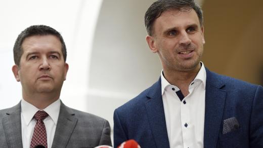 Předseda ČSSD Jan Hamáček a místopředseda strany Jiří Zimola po jednání s představiteli ANO o možném vytvoření vládní koalice