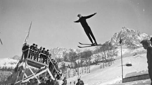 Skoky na lyžích také patřily mezi olympijské disciplíny už od prvních her v roce 1924 v Chamonix