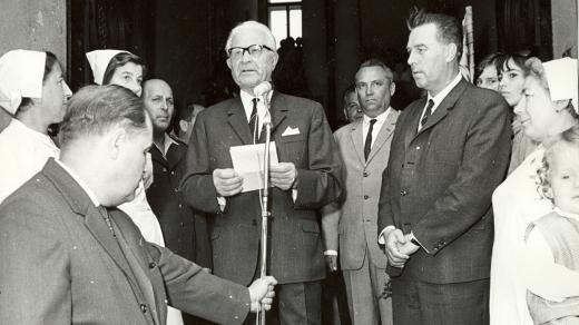 Prezident Ludvík Svoboda při návštěvě severozápadních Čech 30. června 1968. Projev před radnicí v Lounech