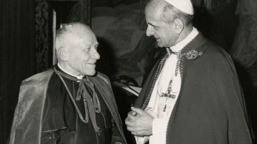 Poslední čtyři roky života strávil kardinál Josef Beran ve vatikánském exilu. Na snímku s papežem Pavlem VI.