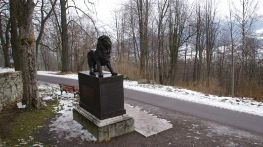 Maďarský pomník má podobu obrovského lva