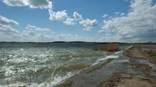 Východočeské moře u dělící hráze