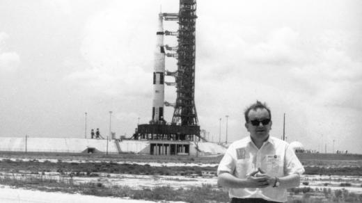 Karel Pacner u rakety Saturn 5 