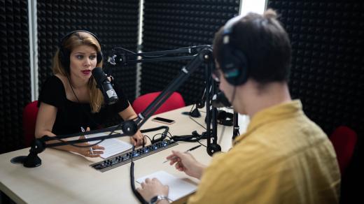 Zuzana Kovačič Hanzelová ze slovenského Deníku SME mluví o nástupu nové prezidentky s politickým komentátorem Peterem Tkačenkem