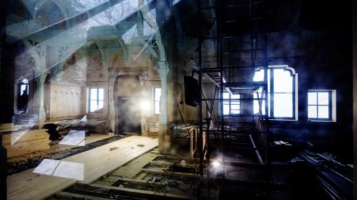 Zázračné ruce řemeslníků - Oprava vyhořelé chaty Libušín. Renovace ji vrací do roku 1899