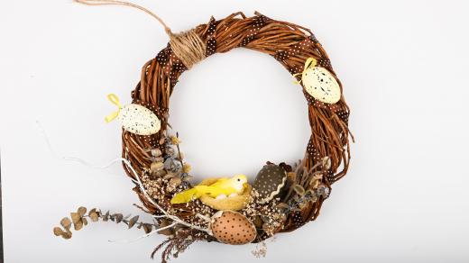 Jarní velikonoční věnec z kroucené vrby (ilustrační foto)