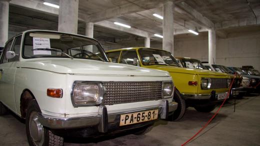 Muzeum socialistických vozů se přestěhovalo z Velkých Hamrů do Železného Brodu