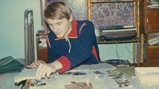 Sovětský student hraje monopoly v  Dnětropetrovsku, foto z roku 1980