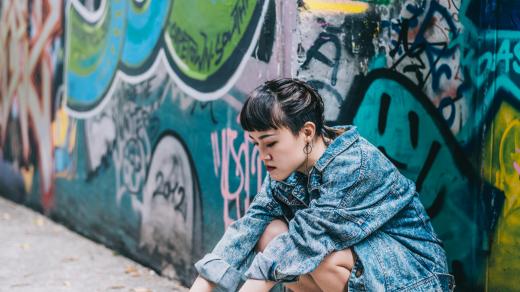 Jinakost druhých snášíme těžko. Proto kolem sebe stavíme zdi a uzavíráme se do svých bublin