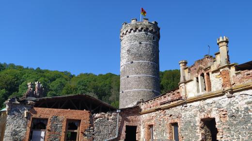 Věž hradu Hauenštejn