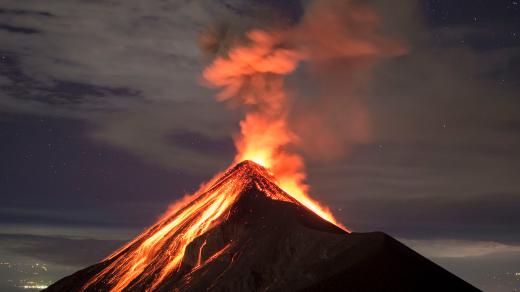 Erupce sopky Fuego v Guatemale