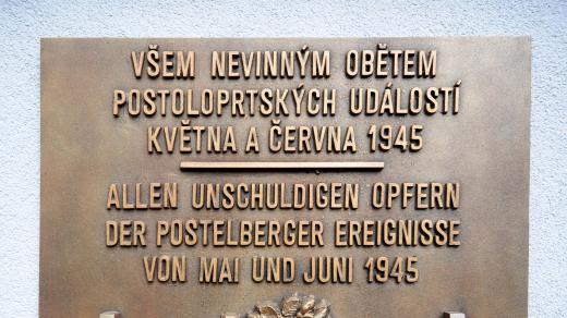 Pamětní deska na památku obětí postoloprtských poválečných událostí května a června roku 1945
