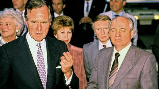 Setkání Michaila Gorbačova a George Bushe staršího