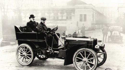 De Dietrich-Bugatti 16/24 HP (1902–1904): Ettore Bugatti za volantem, za ním prezident firmy De Dietrich Eugène de Dietrich