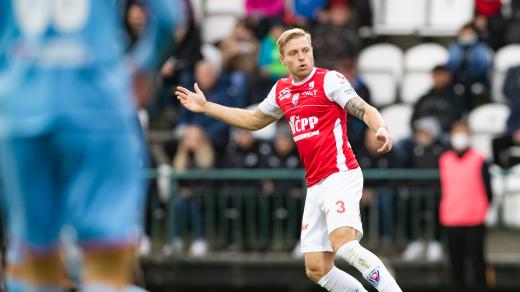 Pardubický fotbalový obránce Tomáš Čelůstka