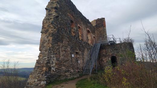 Zřícenina hradu na vrchu Krasíkov-Švamberk
