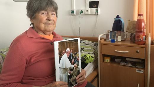 Jarmila Vrzáčková, která se díky projektu Ježíškova vnoučata setkala s papežem