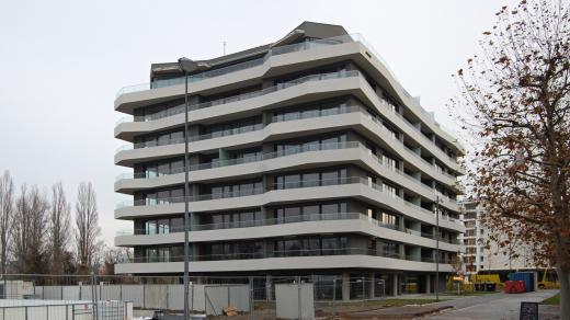 Právě dokončené residenci KAY River Lofts od architekta Ivana Kroupy nelze upřít eleganci ani architektonické kvality