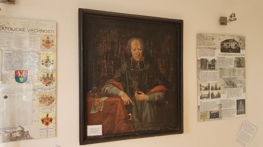 Jakub Arnošt z Lichtenštejna-Kastelkornu na obraze v místním muzeu