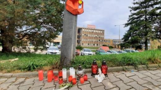 Výbuch rodinného domu v Koryčanech 15. 9. 2021, památníček zemřelým dobrovolným hasičům