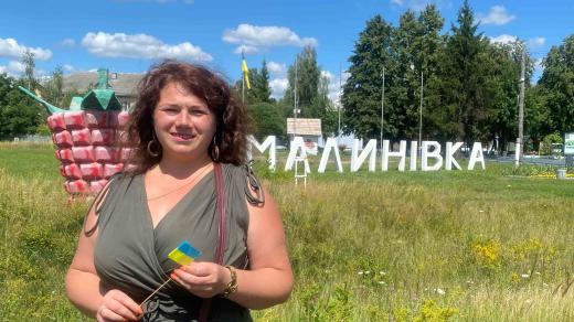 Natalie Parfiněnková ve vesnici Malinivka na Ukrajině, kde žijí volynští Češi