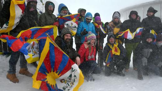 Tibetská vlajka na Sněžce v roce 2019