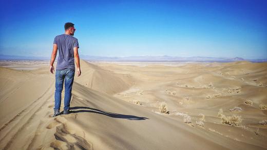 Cestovatel Martin Půlpán v íránské poušti Varzaneh
